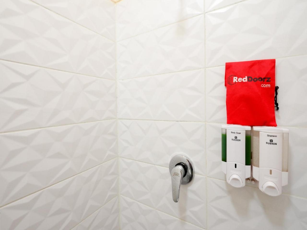 Reddoorz Near Paragon Mall Wisma tamu 3*