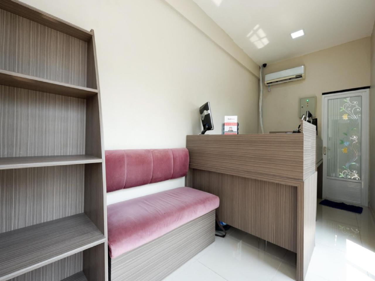 Wisma tamu Reddoorz Near Paragon Mall 3*