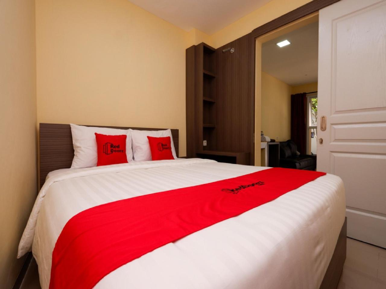 Reddoorz Near Paragon Mall Wisma tamu 3*